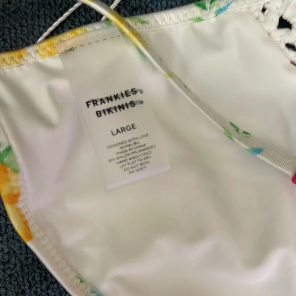 Frankie’s bikinis Tanner Shine Triangle Bikini Top size large